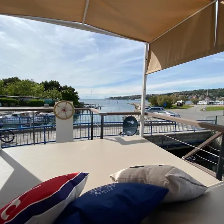 Sh Porto 2 Floating House, Marina Počitniška hiša *