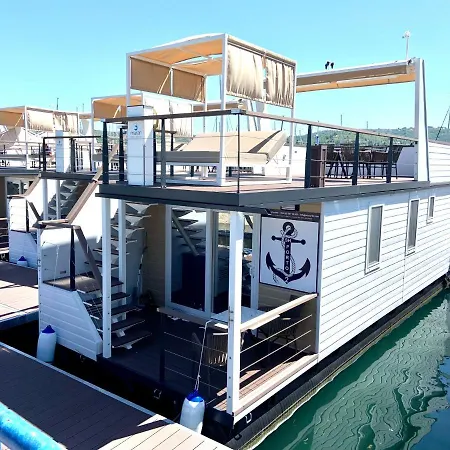 Sh Porto 2 Floating House, Marina