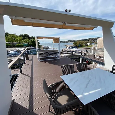 Sh Porto 2 Floating House, Marina Počitniška hiša