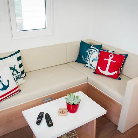 Sh Porto 2 Floating House, Marina Počitniška hiša