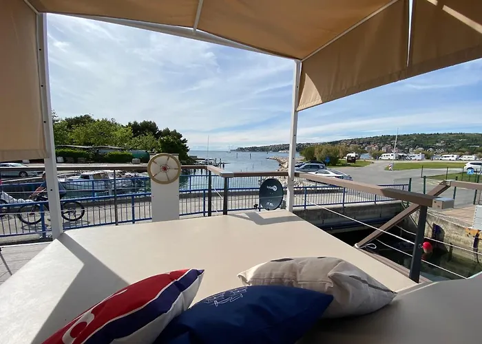 Sh Porto 2 Floating House, Marina Casa de Férias *