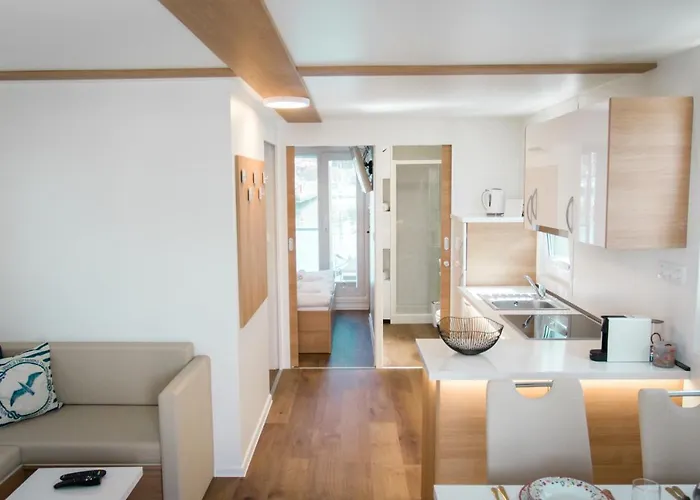 Sh Porto 2 Floating House, Marina *