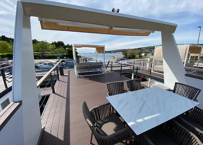 Sh Porto 2 Floating House, Marina Casa de Férias